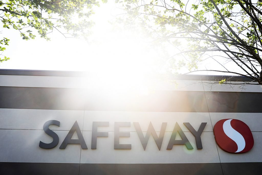 A sign of Safeway is shown in this photo.